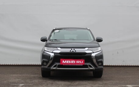 Mitsubishi Outlander III рестайлинг 3, 2020 год, 2 130 000 рублей, 2 фотография