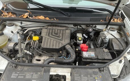 Renault Logan II, 2014 год, 800 000 рублей, 30 фотография