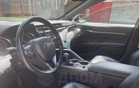 Toyota Camry, 2018 год, 2 700 000 рублей, 3 фотография