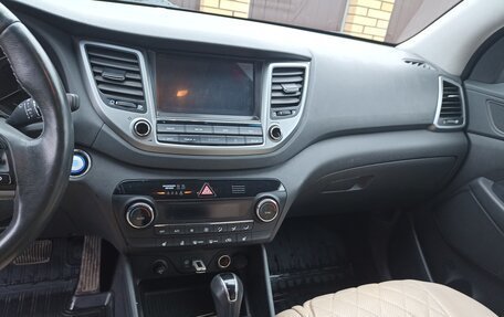 Hyundai Tucson III, 2018 год, 2 400 000 рублей, 21 фотография