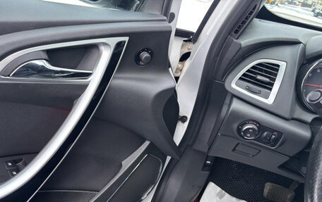 Opel Astra J, 2013 год, 930 000 рублей, 20 фотография