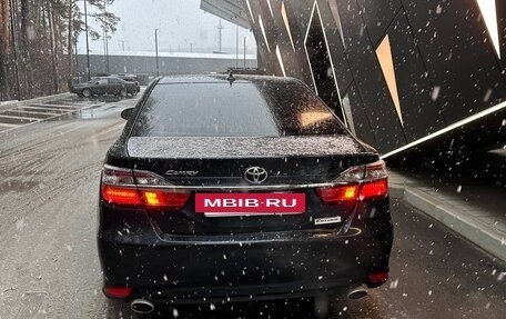 Toyota Camry, 2017 год, 2 450 000 рублей, 10 фотография