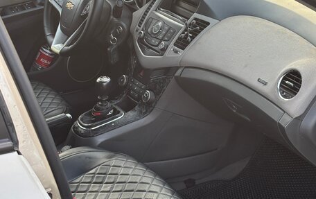 Chevrolet Cruze II, 2010 год, 590 000 рублей, 8 фотография