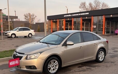 Chevrolet Cruze II, 2010 год, 590 000 рублей, 3 фотография