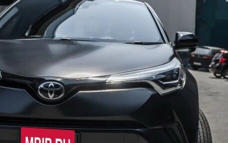 Toyota C-HR I рестайлинг, 2017 год, 1 750 000 рублей, 8 фотография