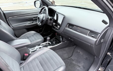 Mitsubishi Outlander III рестайлинг 3, 2021 год, 2 700 000 рублей, 9 фотография