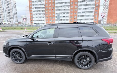 Mitsubishi Outlander III рестайлинг 3, 2021 год, 2 700 000 рублей, 3 фотография