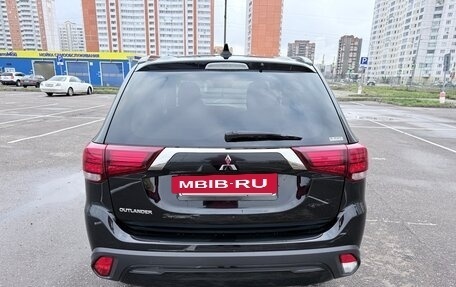 Mitsubishi Outlander III рестайлинг 3, 2021 год, 2 700 000 рублей, 4 фотография