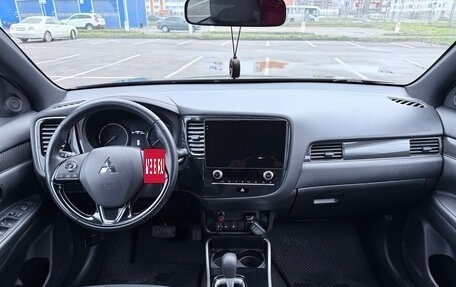 Mitsubishi Outlander III рестайлинг 3, 2021 год, 2 700 000 рублей, 11 фотография