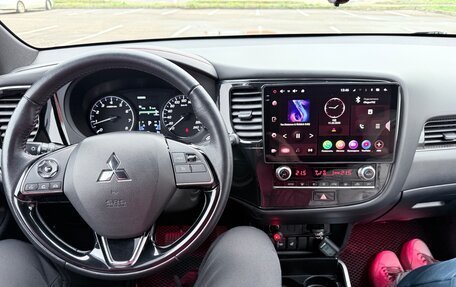 Mitsubishi Outlander III рестайлинг 3, 2021 год, 2 700 000 рублей, 13 фотография