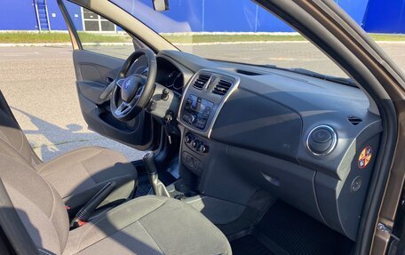 Renault Logan II, 2019 год, 1 050 000 рублей, 17 фотография