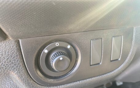 Renault Logan II, 2019 год, 1 050 000 рублей, 34 фотография