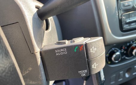 Renault Logan II, 2019 год, 1 050 000 рублей, 32 фотография