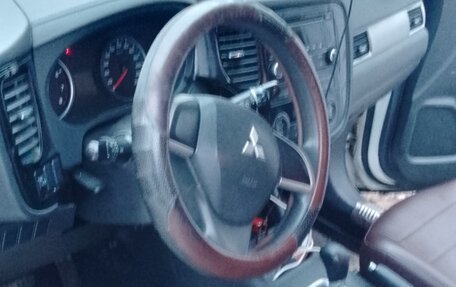 Mitsubishi Outlander III рестайлинг 3, 2015 год, 1 200 000 рублей, 2 фотография