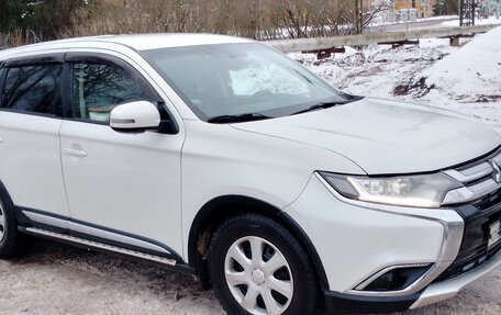 Mitsubishi Outlander III рестайлинг 3, 2015 год, 1 200 000 рублей, 15 фотография