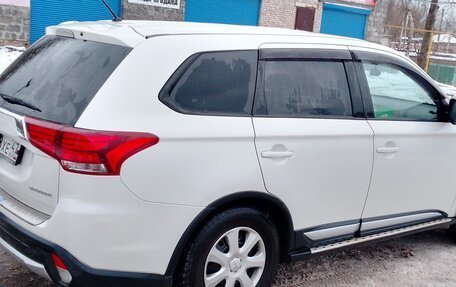 Mitsubishi Outlander III рестайлинг 3, 2015 год, 1 200 000 рублей, 17 фотография