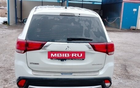 Mitsubishi Outlander III рестайлинг 3, 2015 год, 1 200 000 рублей, 18 фотография