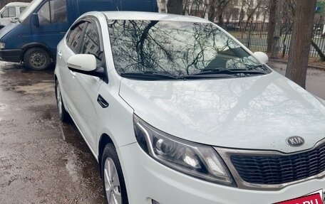 KIA Rio III рестайлинг, 2013 год, 930 000 рублей, 2 фотография