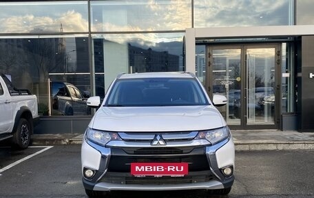 Mitsubishi Outlander III рестайлинг 3, 2018 год, 1 999 000 рублей, 2 фотография