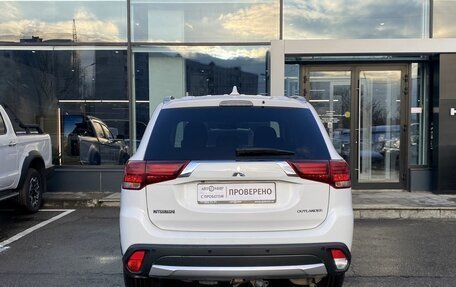 Mitsubishi Outlander III рестайлинг 3, 2018 год, 1 999 000 рублей, 6 фотография