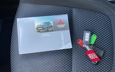 Mitsubishi Outlander III рестайлинг 3, 2018 год, 1 999 000 рублей, 18 фотография