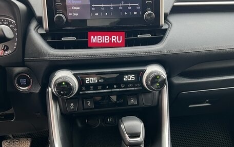 Toyota RAV4, 2019 год, 2 999 000 рублей, 9 фотография