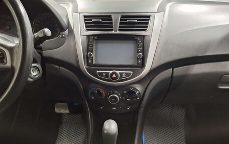 Hyundai Solaris II рестайлинг, 2013 год, 600 000 рублей, 18 фотография