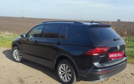 Volkswagen Tiguan II, 2020 год, 2 410 000 рублей, 3 фотография