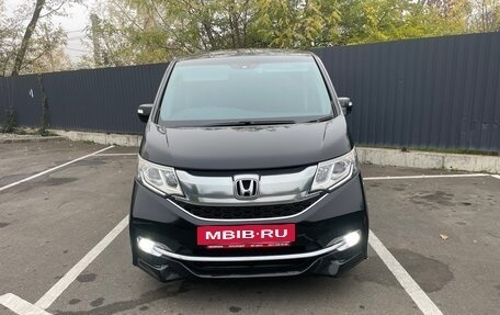 Honda Stepwgn IV, 2017 год, 1 999 999 рублей, 2 фотография