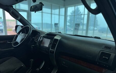 Toyota Land Cruiser Prado 120 рестайлинг, 2005 год, 2 099 900 рублей, 8 фотография