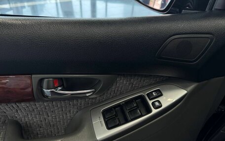 Toyota Land Cruiser Prado 120 рестайлинг, 2005 год, 2 099 900 рублей, 13 фотография