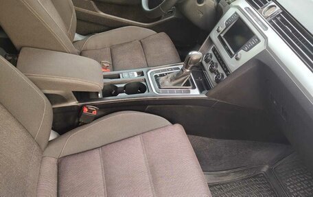 Volkswagen Passat B8 рестайлинг, 2015 год, 1 370 000 рублей, 17 фотография