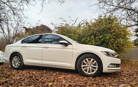 Volkswagen Passat B8 рестайлинг, 2015 год, 1 370 000 рублей, 18 фотография