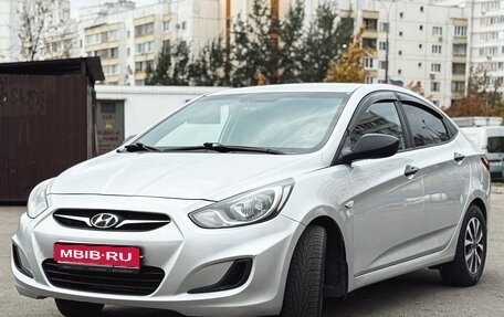 Hyundai Solaris II рестайлинг, 2013 год, 818 000 рублей, 1 фотография