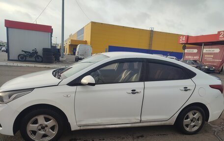 Hyundai Solaris II рестайлинг, 2018 год, 630 000 рублей, 2 фотография