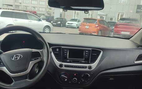 Hyundai Solaris II рестайлинг, 2018 год, 630 000 рублей, 3 фотография