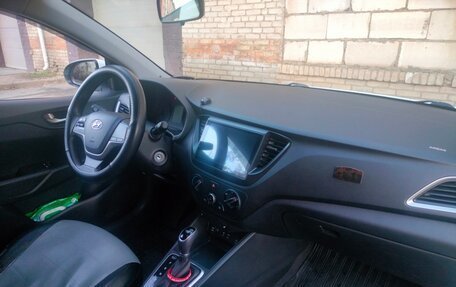 Hyundai Solaris II рестайлинг, 2017 год, 1 390 000 рублей, 14 фотография