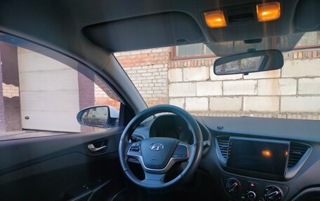 Hyundai Solaris II рестайлинг, 2017 год, 1 390 000 рублей, 16 фотография