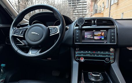 Jaguar F-Pace, 2018 год, 3 300 000 рублей, 12 фотография