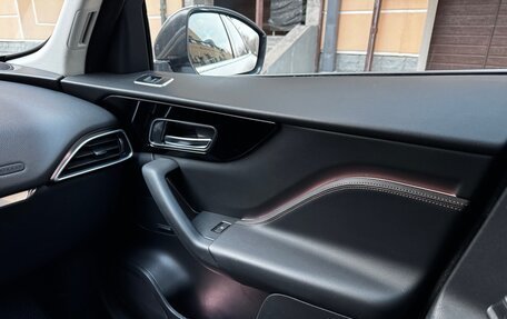 Jaguar F-Pace, 2018 год, 3 300 000 рублей, 13 фотография