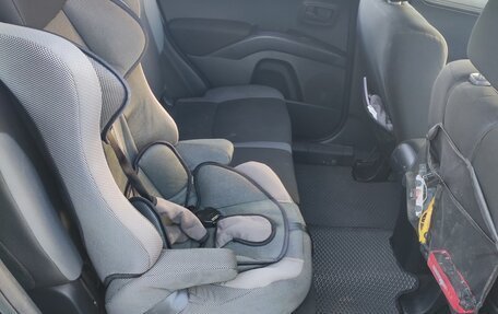 Mitsubishi Outlander III рестайлинг 3, 2010 год, 950 000 рублей, 9 фотография