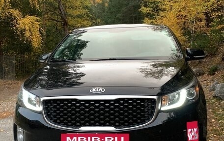 KIA Carnival III, 2017 год, 3 370 000 рублей, 2 фотография