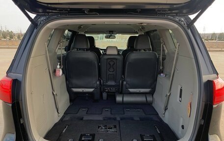 KIA Carnival III, 2017 год, 3 370 000 рублей, 19 фотография