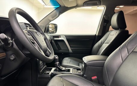 Toyota Land Cruiser Prado 150 рестайлинг 2, 2019 год, 6 100 000 рублей, 11 фотография