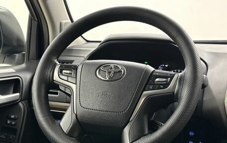 Toyota Land Cruiser Prado 150 рестайлинг 2, 2019 год, 6 100 000 рублей, 18 фотография