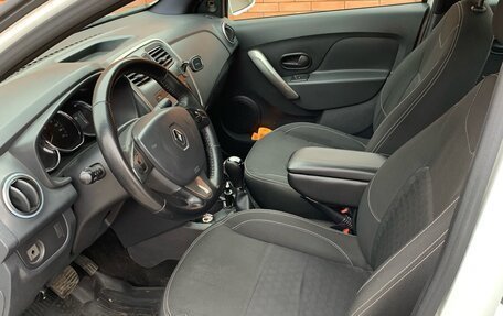 Renault Logan II, 2018 год, 950 000 рублей, 6 фотография