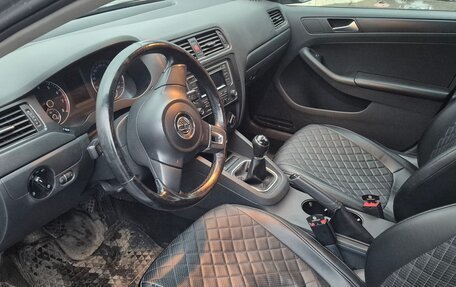 Volkswagen Jetta VI, 2013 год, 700 000 рублей, 11 фотография