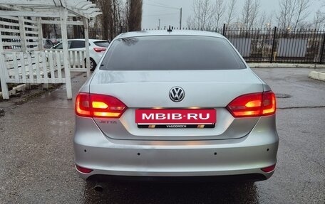 Volkswagen Jetta VI, 2013 год, 700 000 рублей, 2 фотография