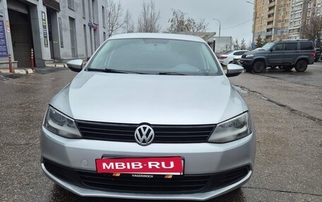 Volkswagen Jetta VI, 2013 год, 700 000 рублей, 3 фотография