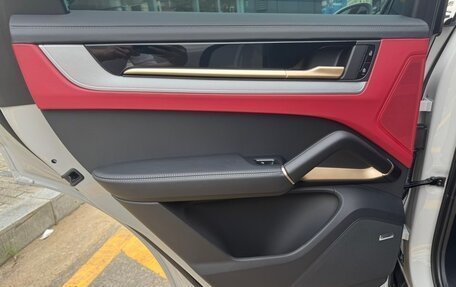 Porsche Cayenne III, 2025 год, 14 877 000 рублей, 12 фотография